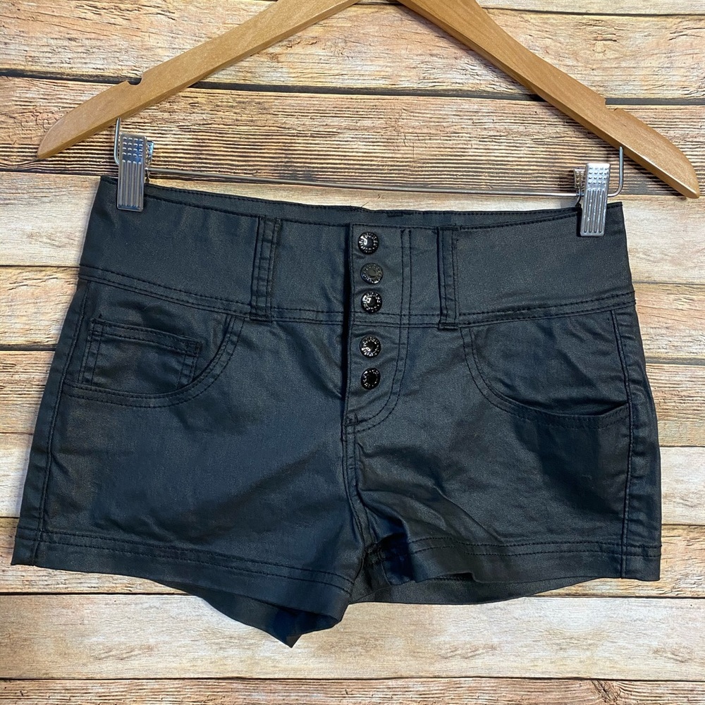 Guess| Black Shorts| 5 Snap Buttons| Size US 26